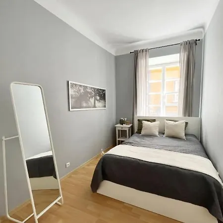 アパート In Old *